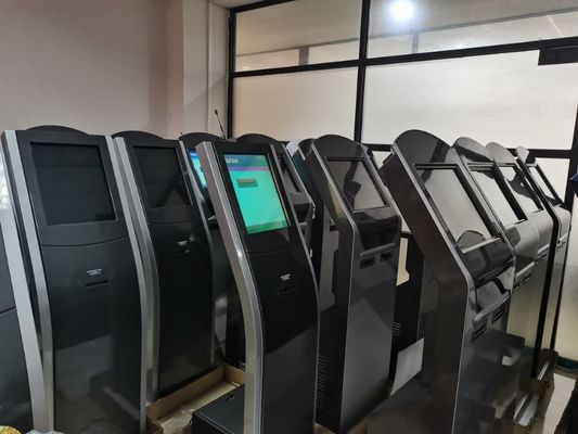 Σύστημα διαχείρισης ουράς στο περίπτερο με οθόνη LED